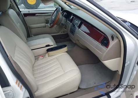 2003 Lincoln Town Car Signature из США, поврежденный, VIN 1LNHM82W63Y653151